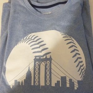 Short sleeve T shirt for baseball lovers !